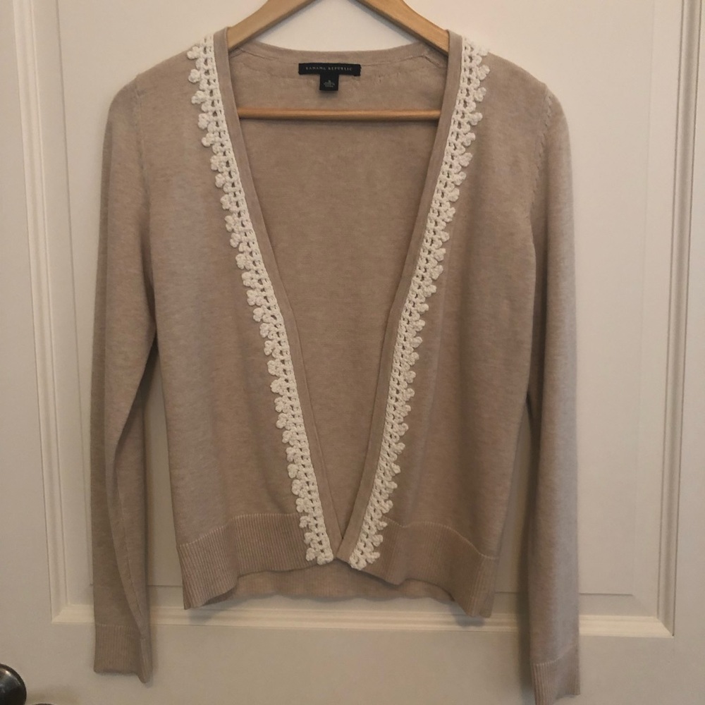 BANANA REPUBLIC Tan Cardigan w/Lace Accent • Size S